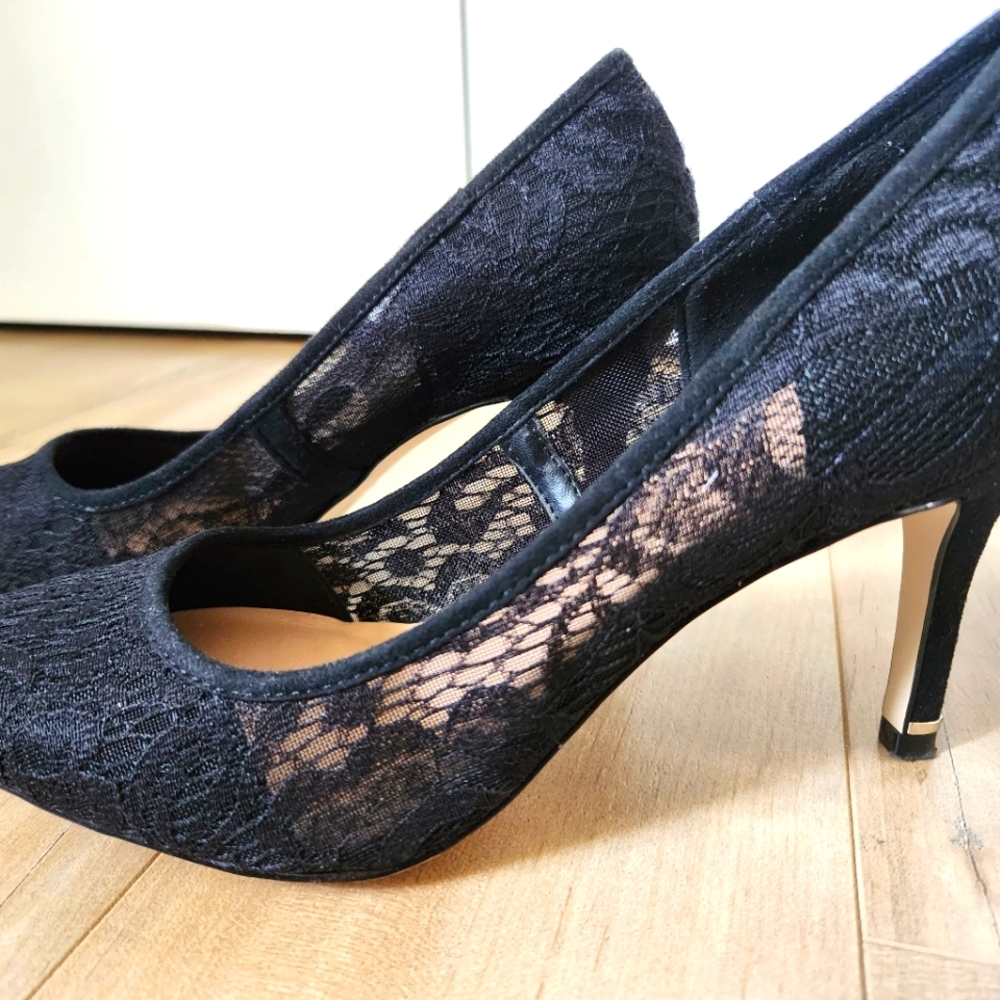 Call it Spring Laced Heels size 8